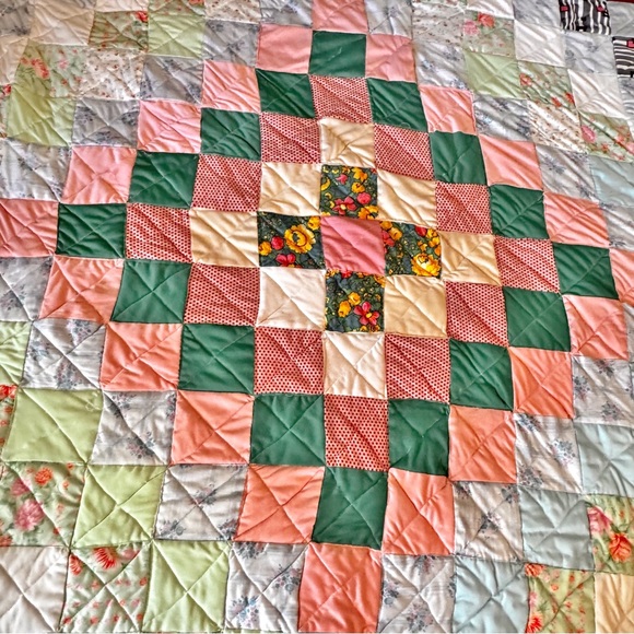 Vintage Trip Around The World Scrappy Patchwork Quilt w/ Floral Reverse Handmade - Picture 2 of 5